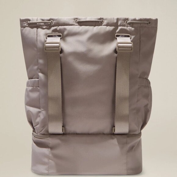 Beyond Yoga Convertible Gym Bag Backpack Sealed Tote with Pockets - NWT - Picture 3 of 7